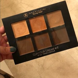 Anastasia Beverly Hills cream contour kit in deep